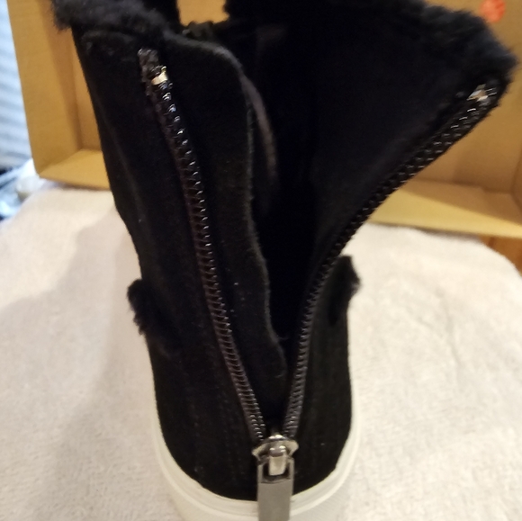 *******SALE SALE Sale*****🤪 New New New UGG....🎁🎁🎁 as pictures in box no tag - Picture 7 of 10